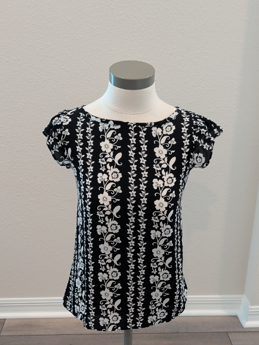 LOFT Black and White Floral Cap-Sleeve Top